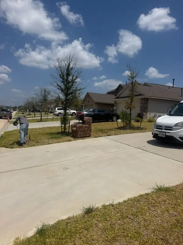 Armchair at the curb being picked up by Clearout Junk crew in Conroe TX subdivision